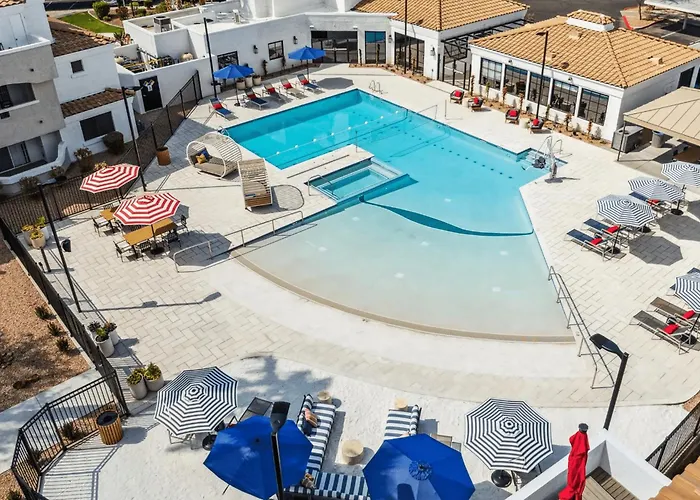 Stylish One Bedroom In With Free Parking And Pool Tempe